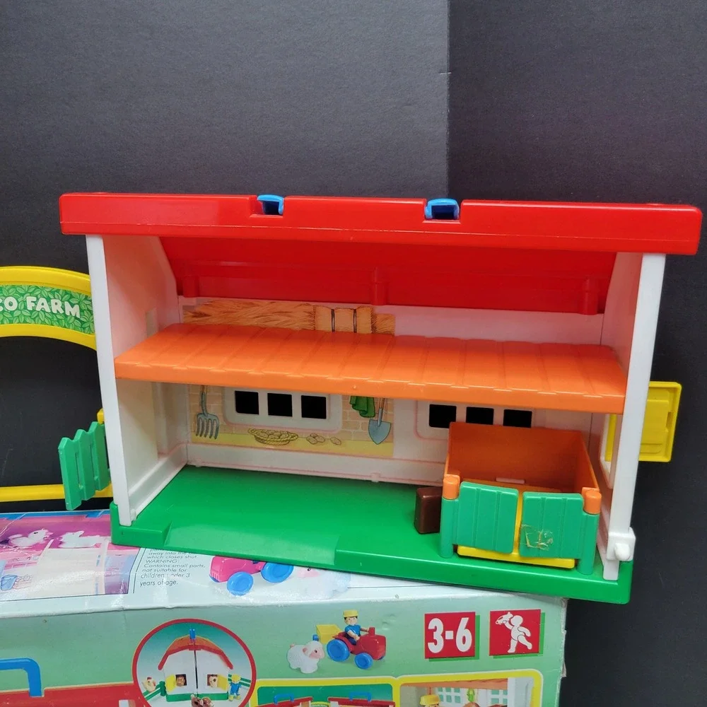 Chicco Farm Vintage Portable Barn Playset 21 Pieces Tractor Animals Figures Box